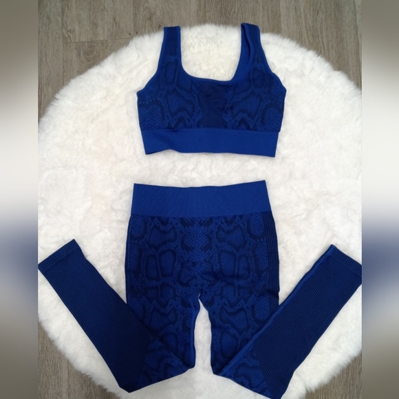 Super Cute Snake Print Sports Bra & Leggings Workout Duo - Picture 2 of 4